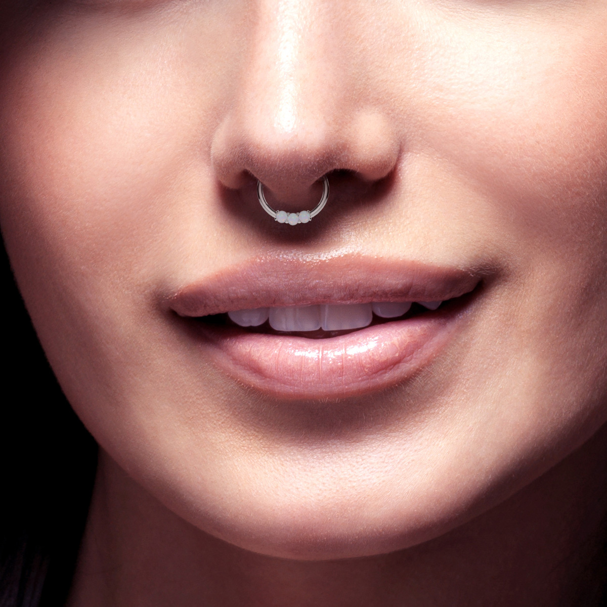 Septo piercing com opalas