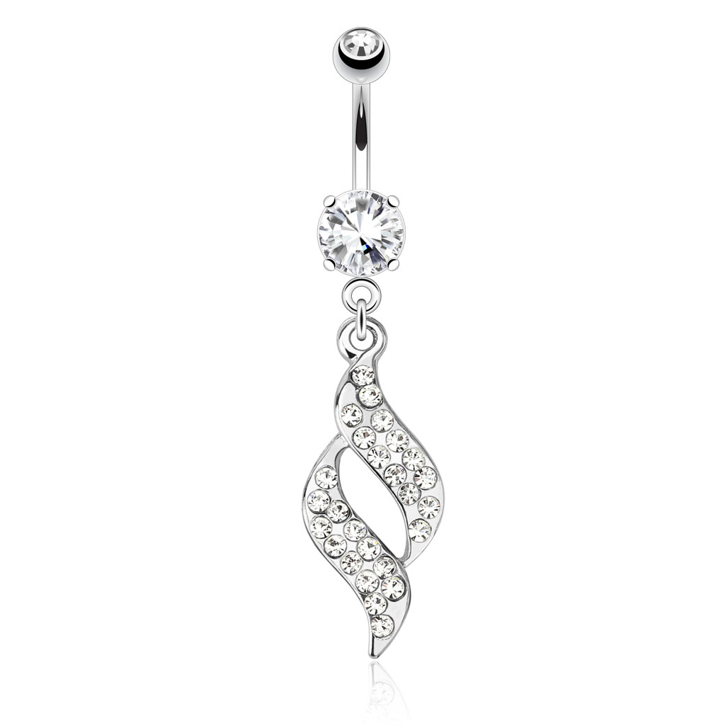 Umbigo piercing com um pendente de chamas