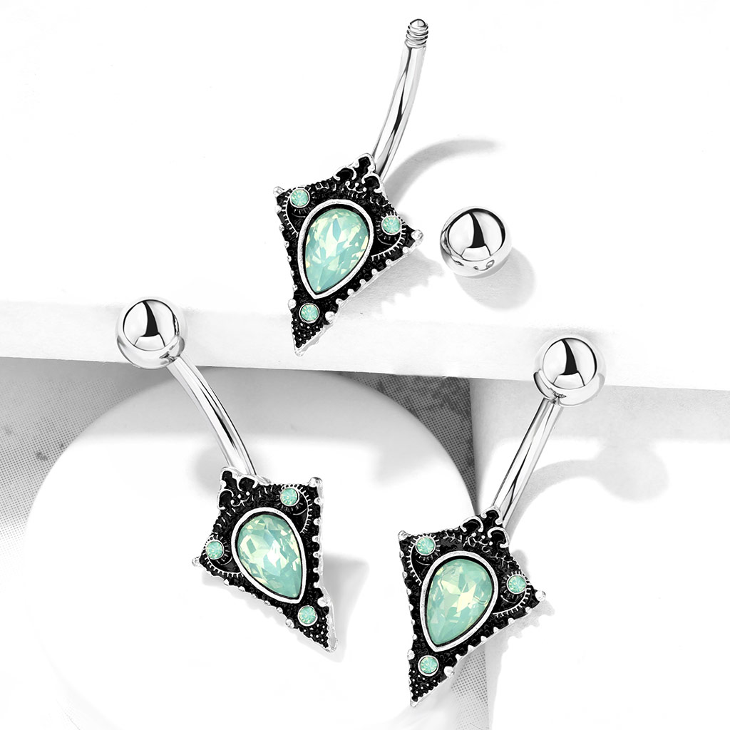 Umbigo piercing com escudo tribal e gema de opala